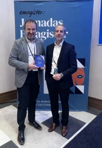 Westfield Business School faculty receiving the FSO 2025 recognition from Hamilton Global Intelligence during the Emagister Awards event.